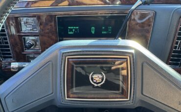 Cadillac-Brougham-1991-Sedan-16