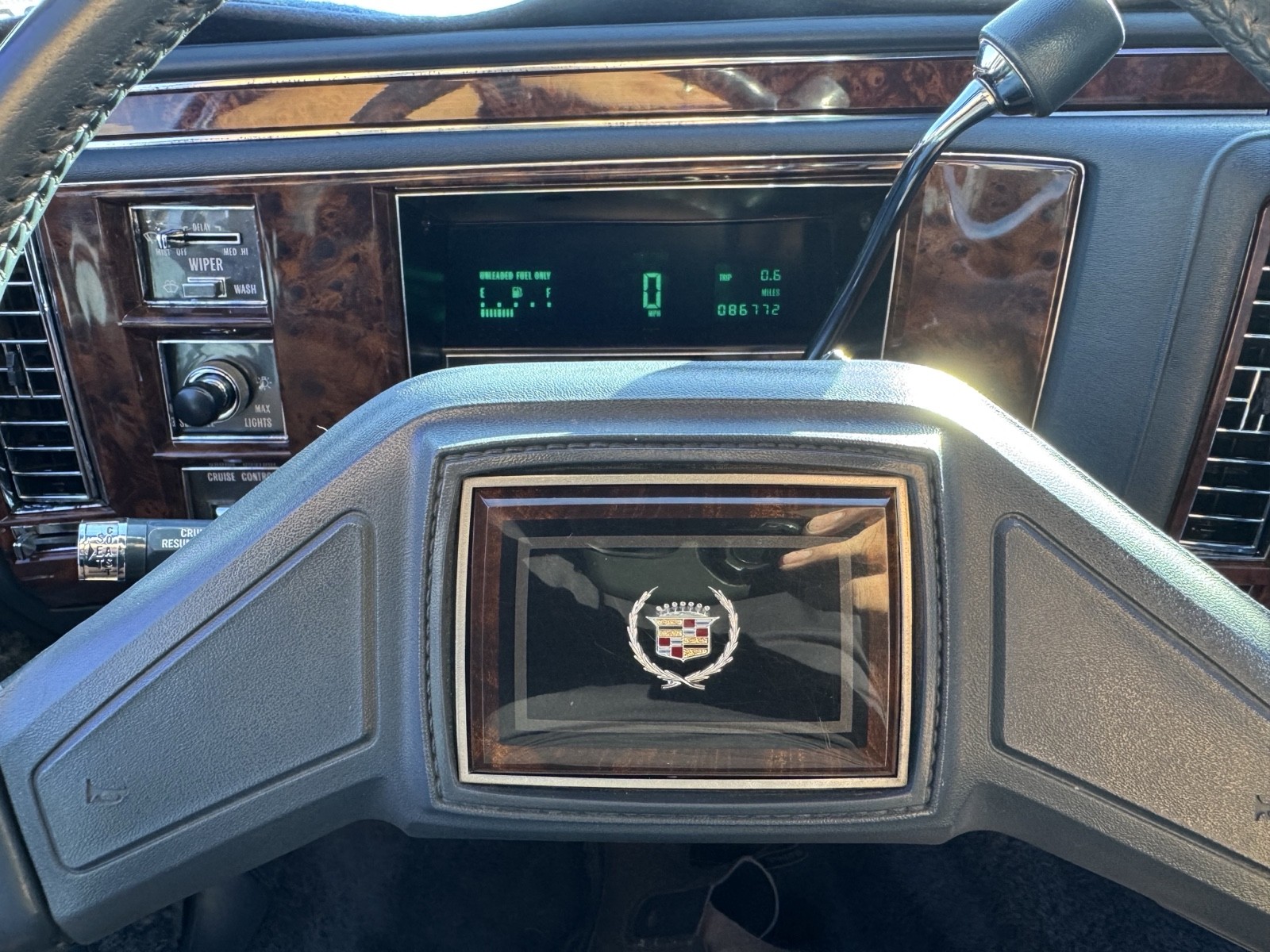 Cadillac-Brougham-1991-Sedan-16