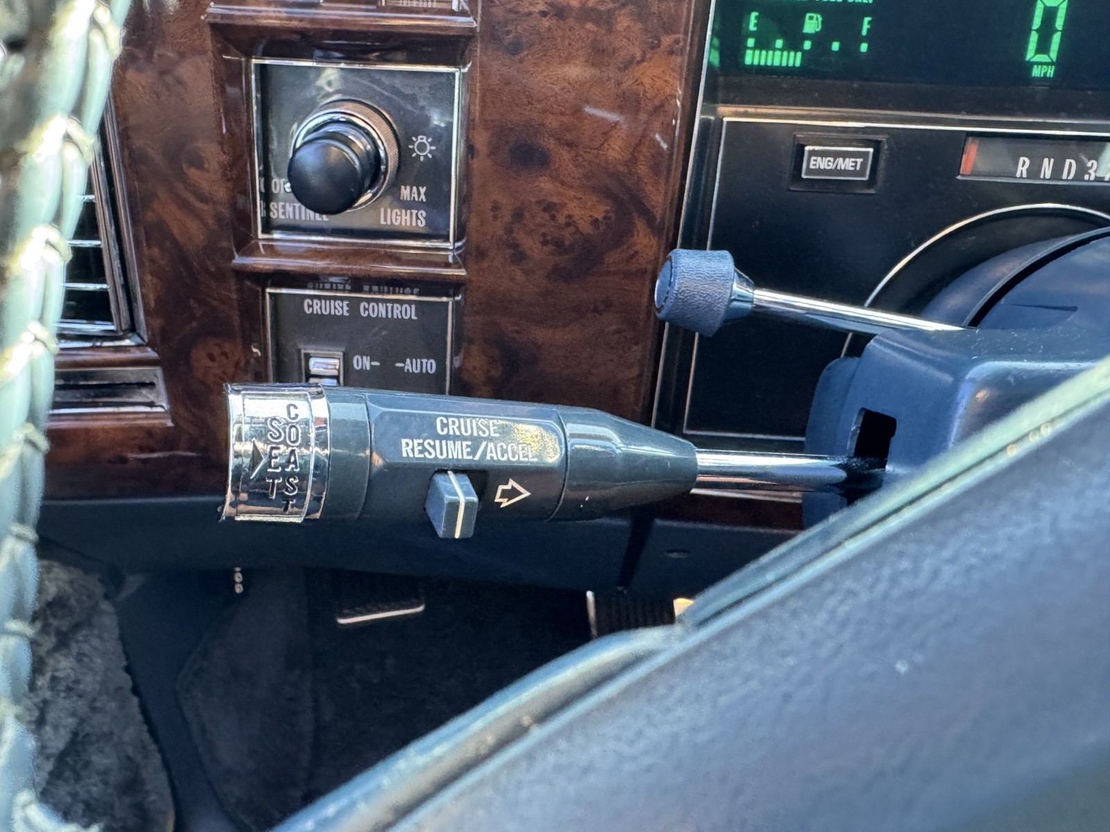 Cadillac-Brougham-1991-Sedan-18