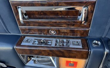 Cadillac-Brougham-1991-Sedan-21