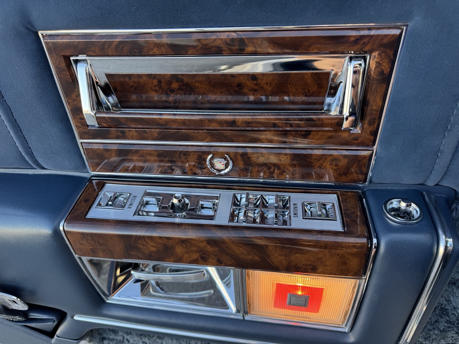 Cadillac-Brougham-1991-Sedan-21