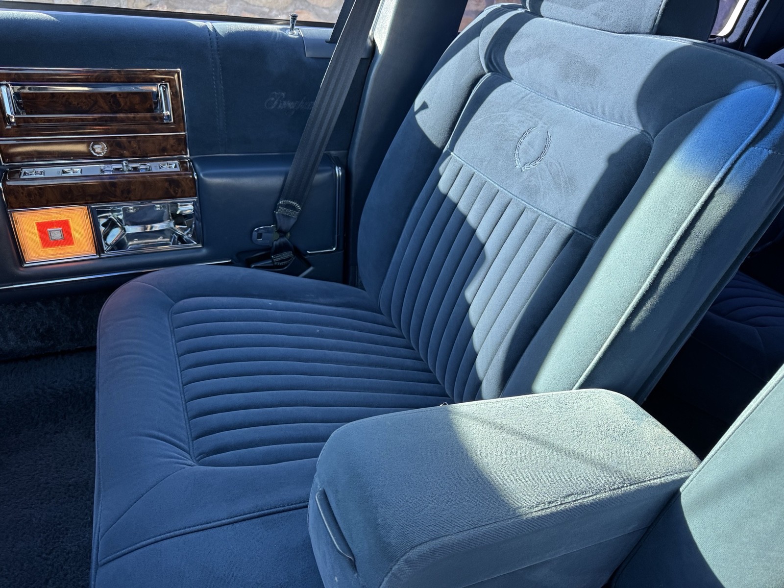 Cadillac-Brougham-1991-Sedan-22