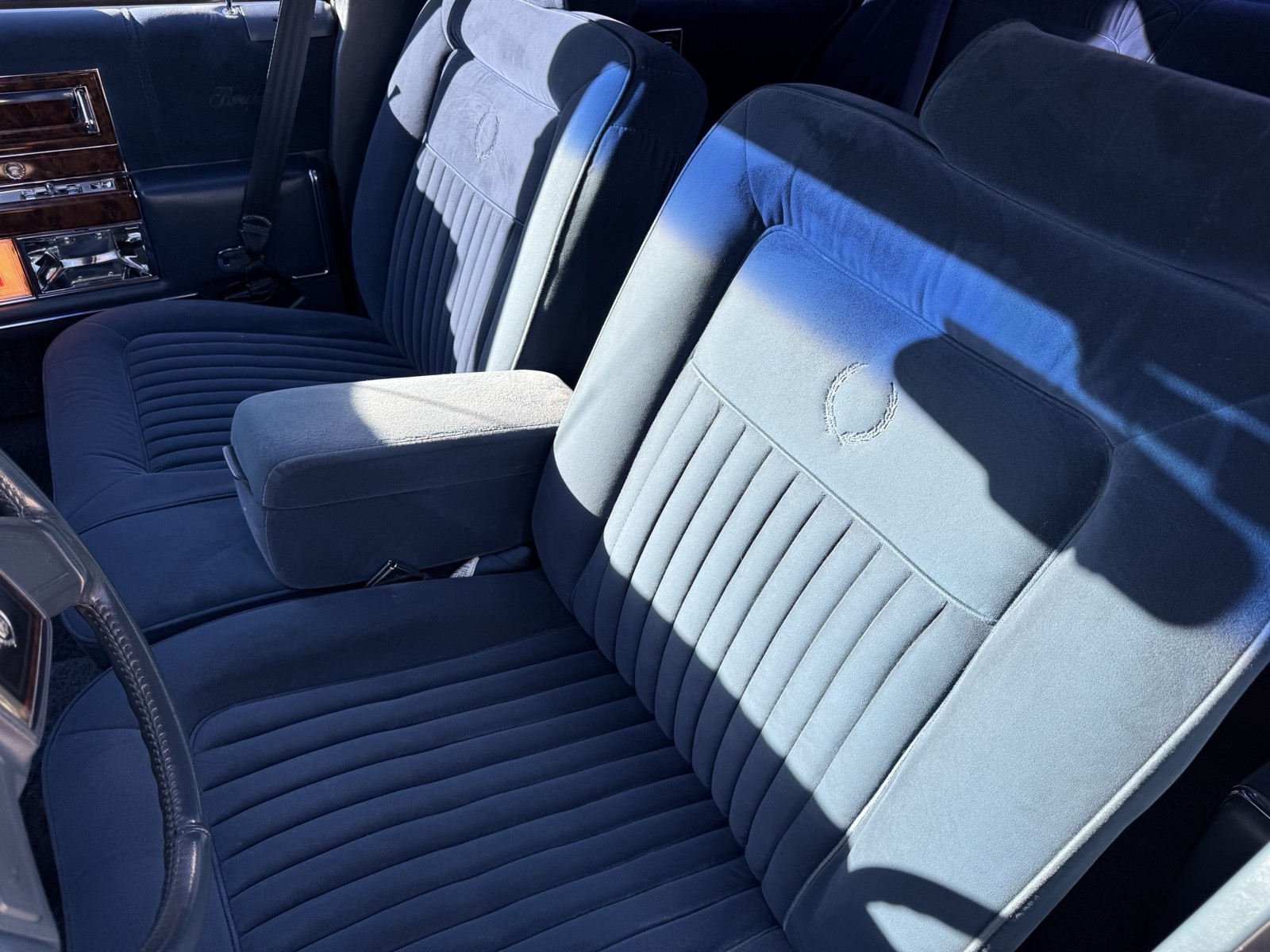 Cadillac-Brougham-1991-Sedan-23