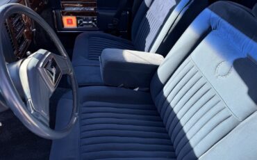 Cadillac-Brougham-1991-Sedan-24