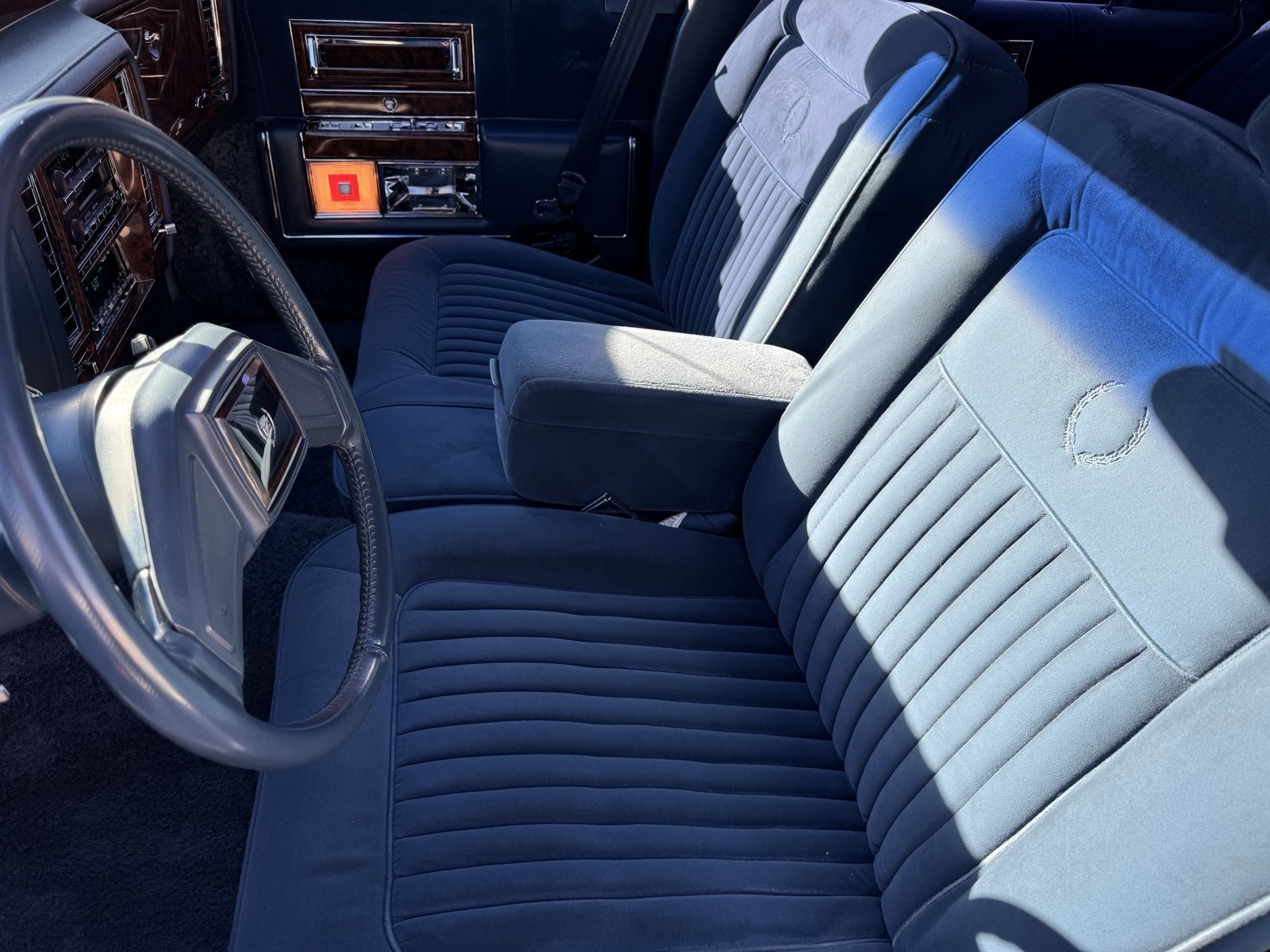 Cadillac-Brougham-1991-Sedan-24