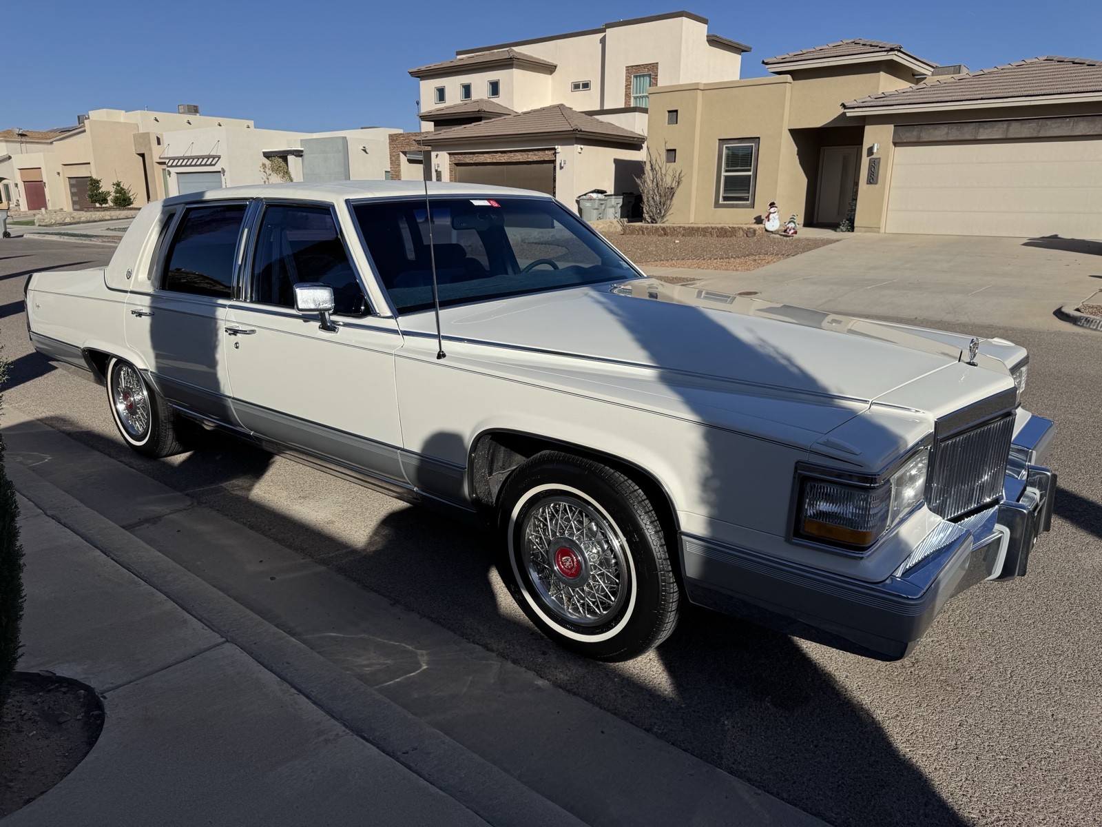 Cadillac-Brougham-1991-Sedan-6