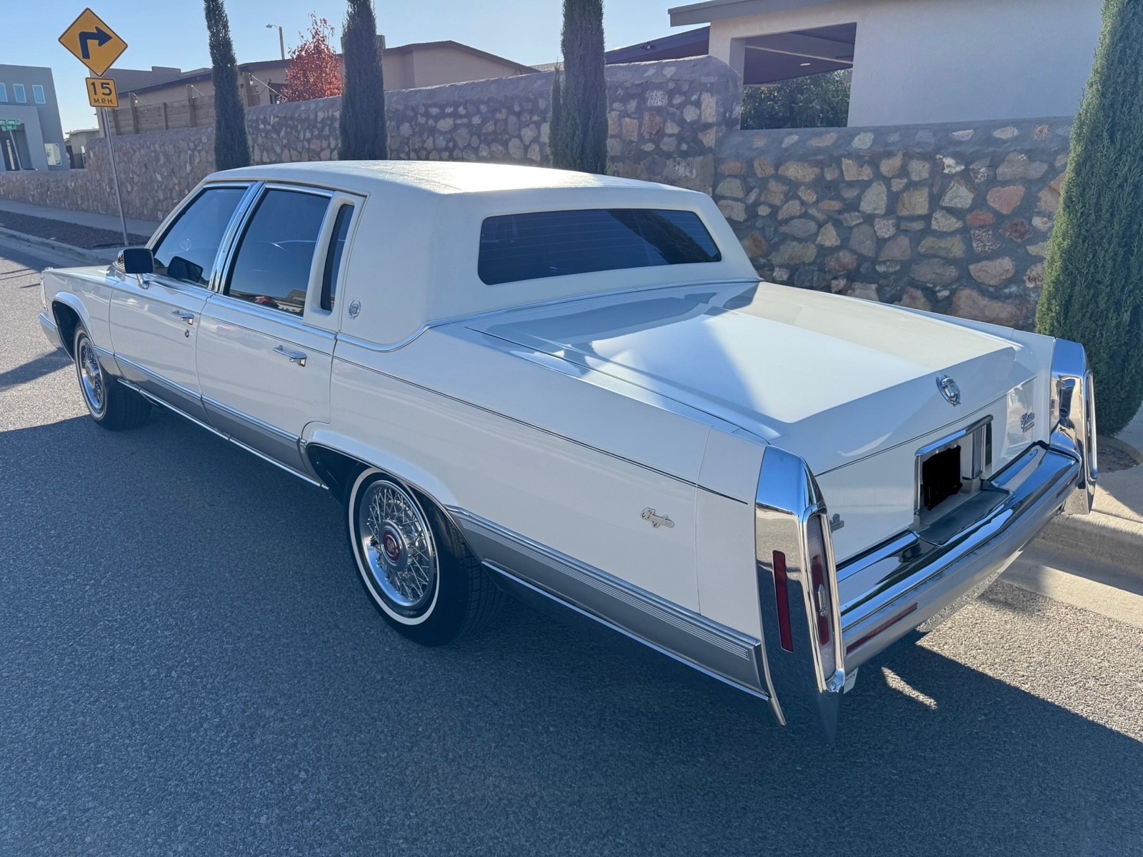 Cadillac-Brougham-1991-Sedan-8