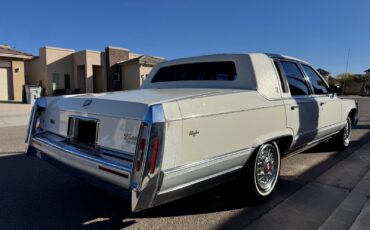 Cadillac-Brougham-1991-Sedan-9