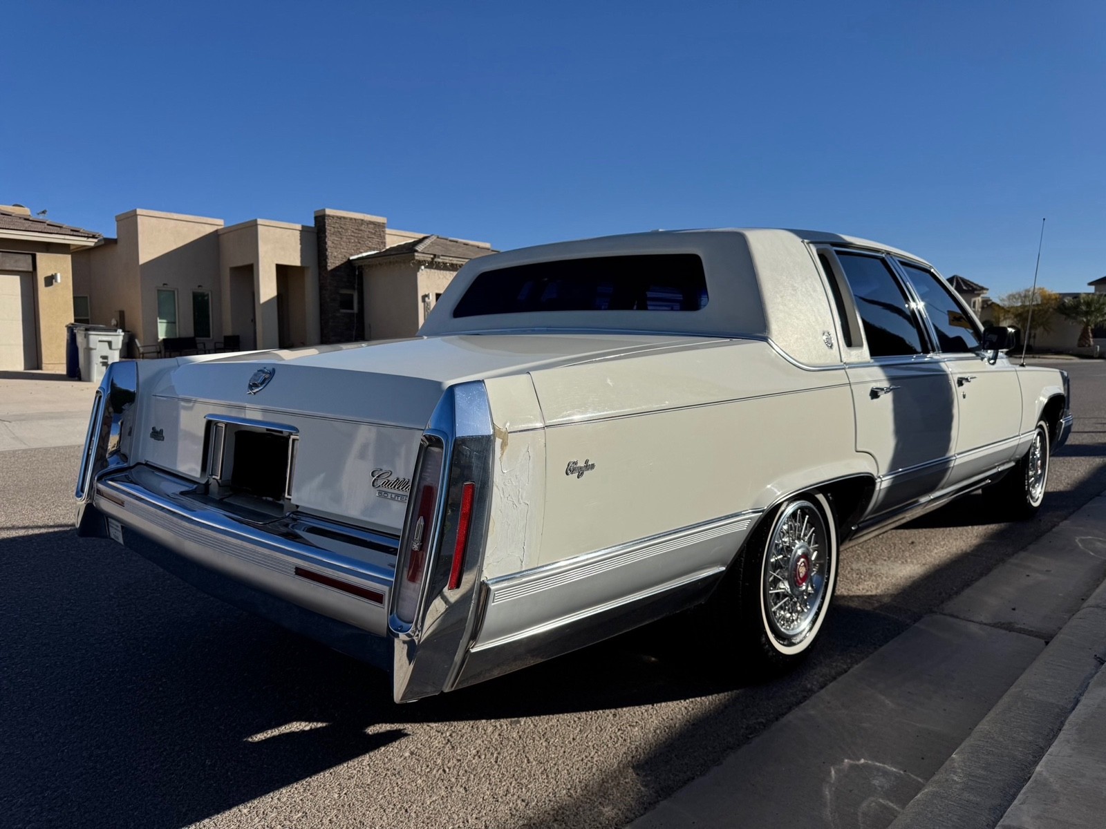 Cadillac-Brougham-1991-Sedan-9