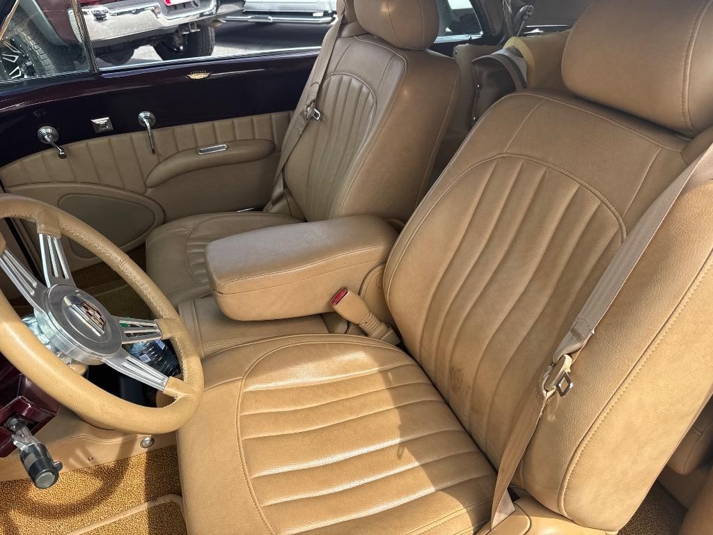 Cadillac-Convertible-series-62-LS-4L80-linked-straight-and-slick-1948-Convertible-31