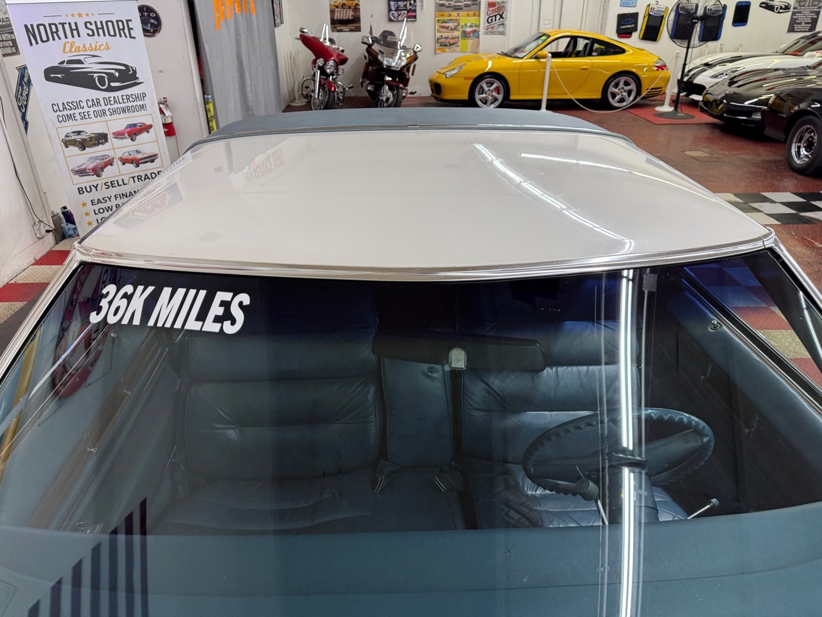 Cadillac-Coupe-DeVille-1975-17