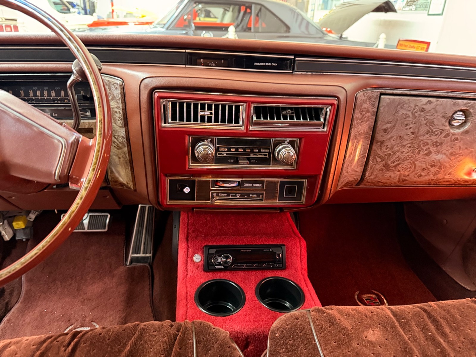 Cadillac-Coupe-DeVille-1979-2-Door-32