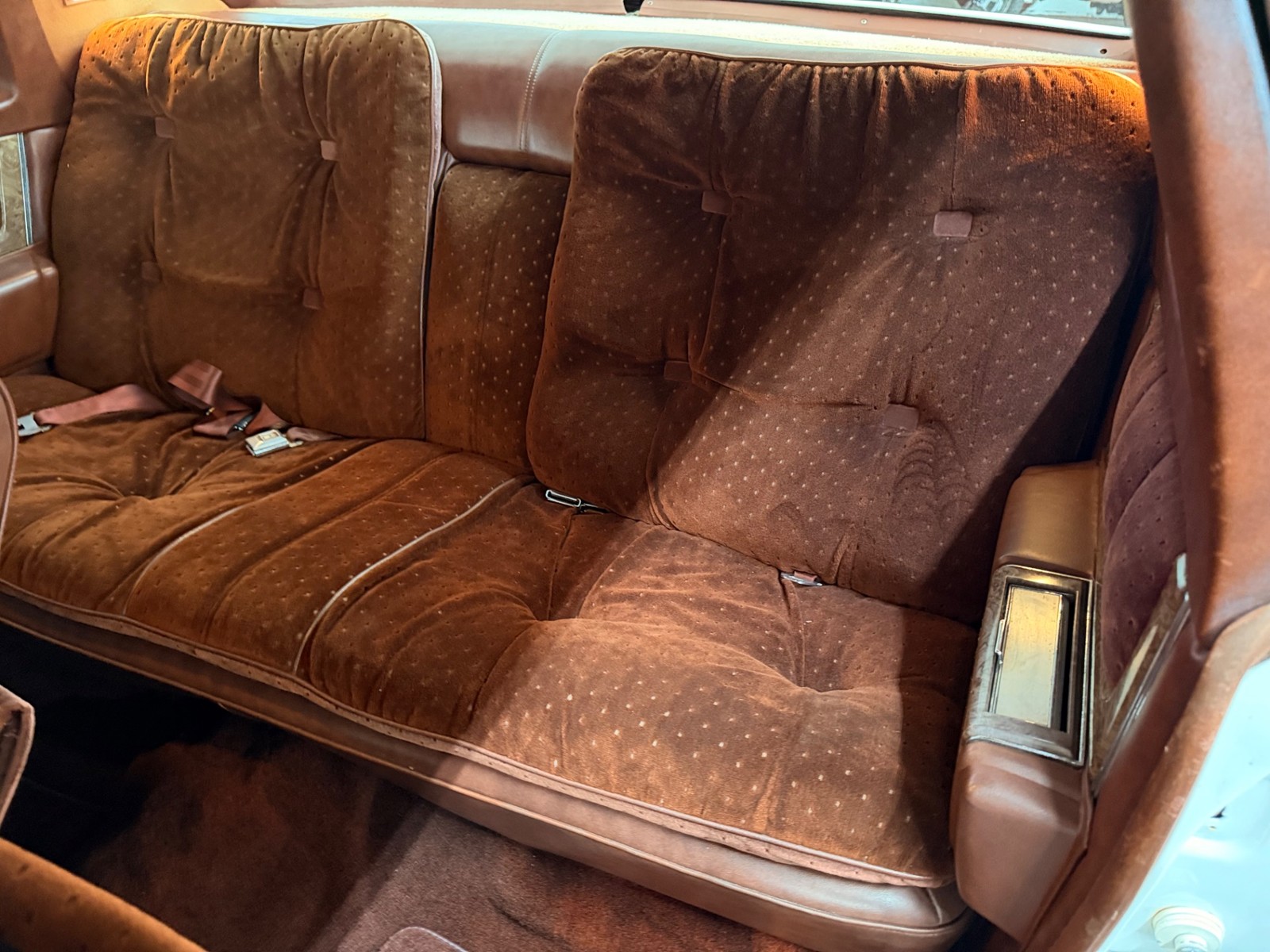 Cadillac-Coupe-DeVille-1979-2-Door-37