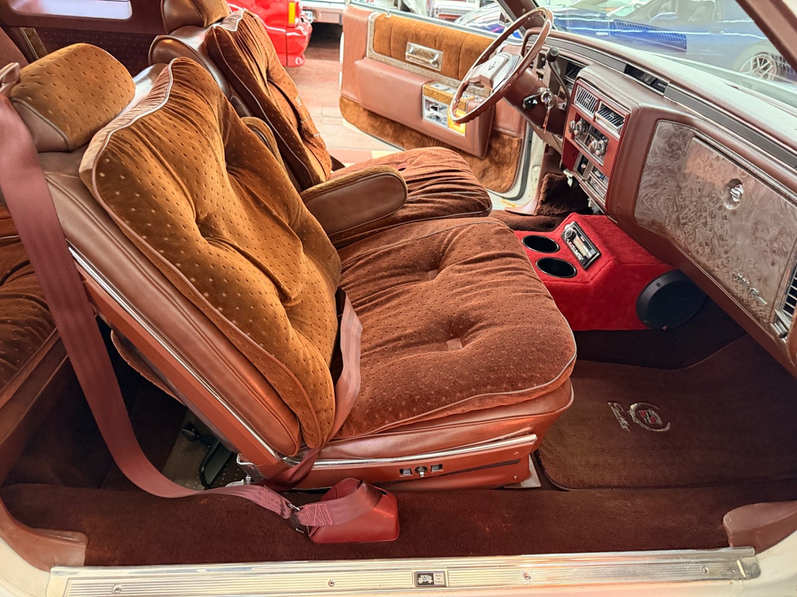 Cadillac-Coupe-DeVille-1979-2-Door-39