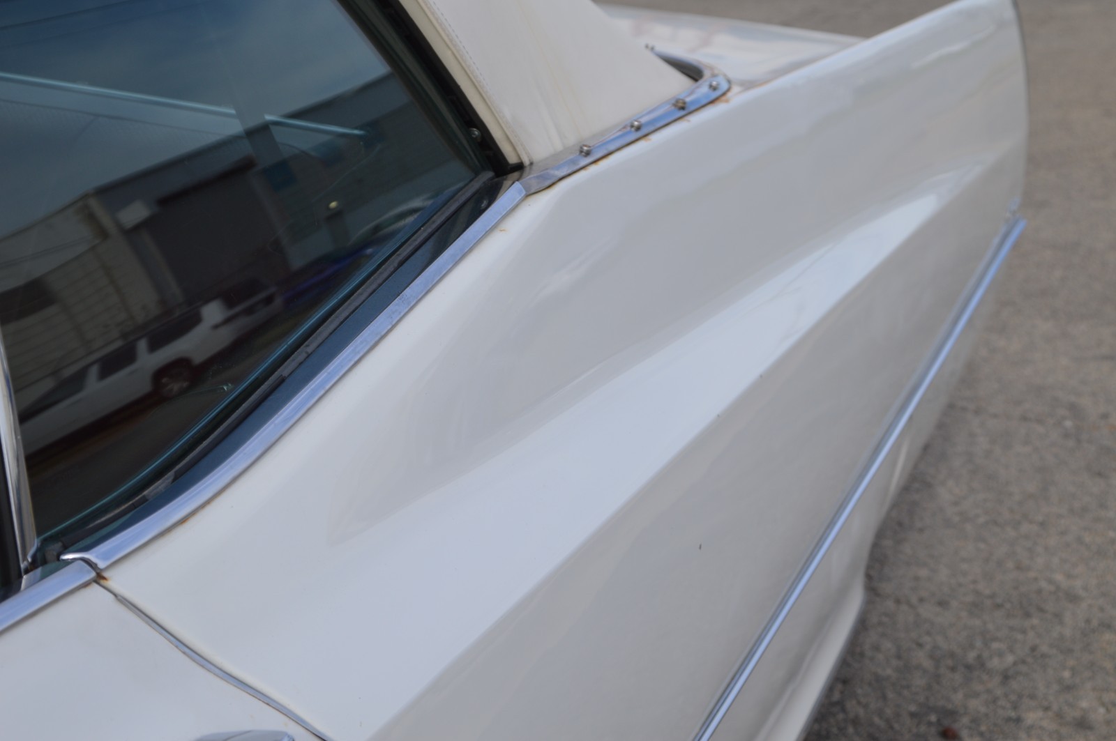 Cadillac-DE-VILLE-1967-Convertible-8