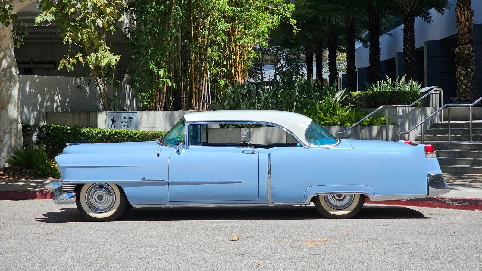 Cadillac-DeVille-1954-Coupe-11