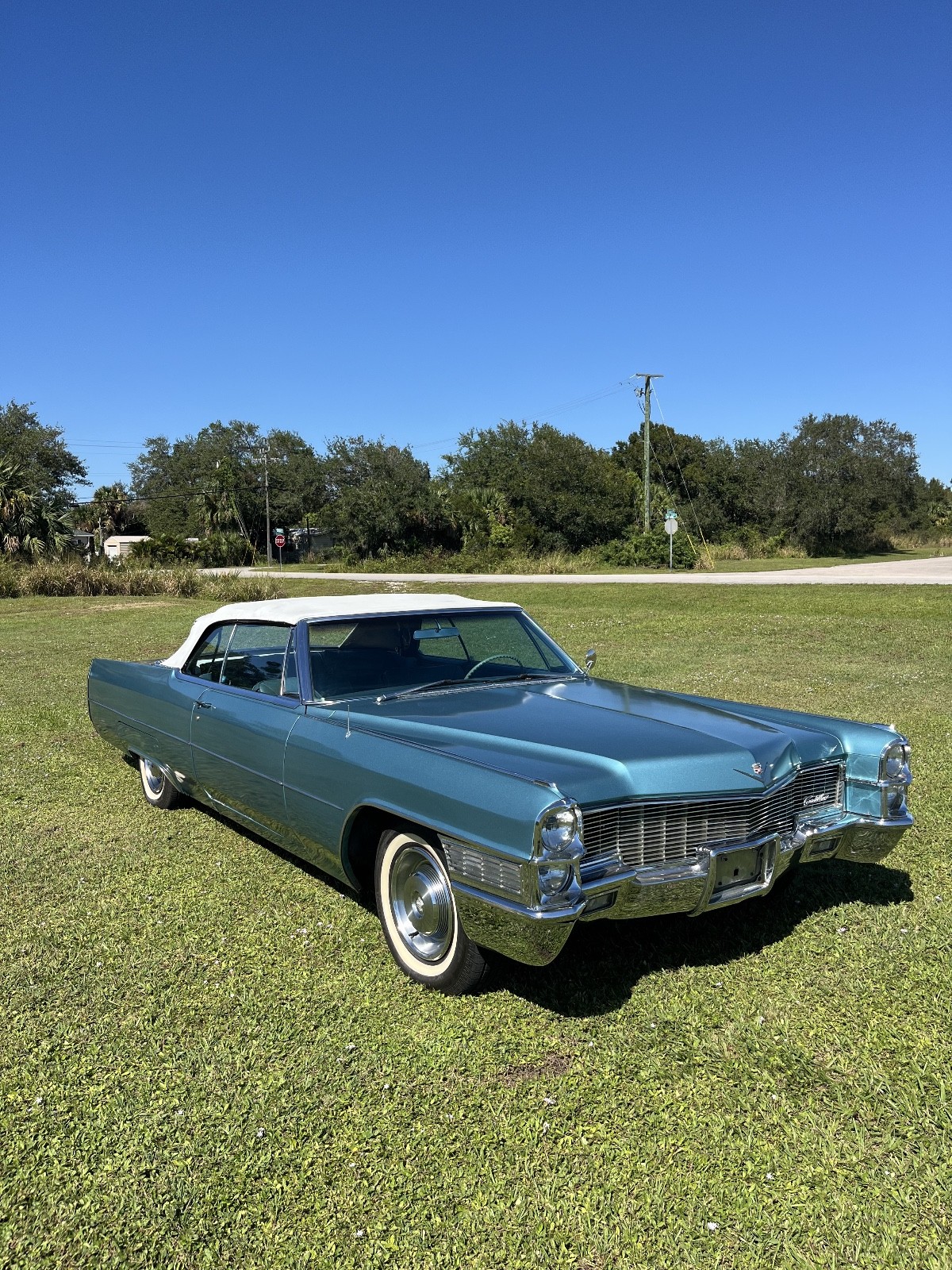 Cadillac-DeVille-1965-Convertible-13
