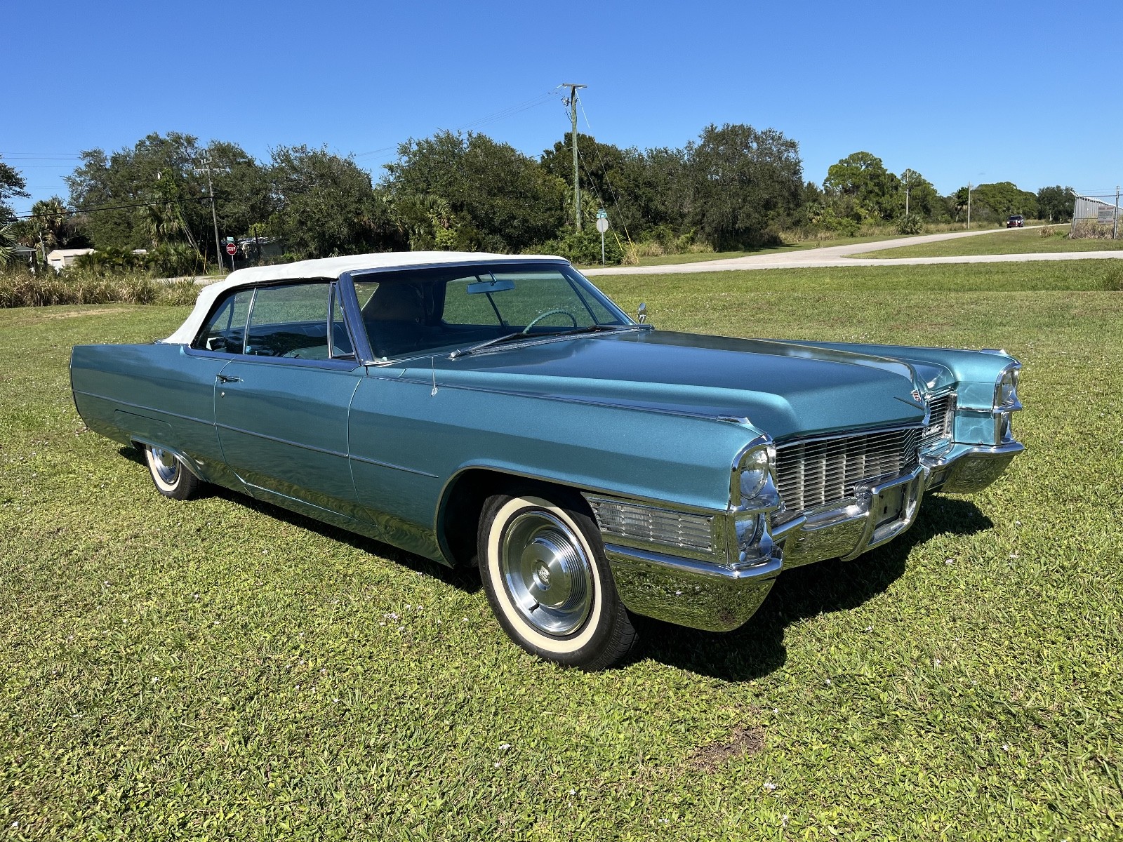 Cadillac-DeVille-1965-Convertible-14