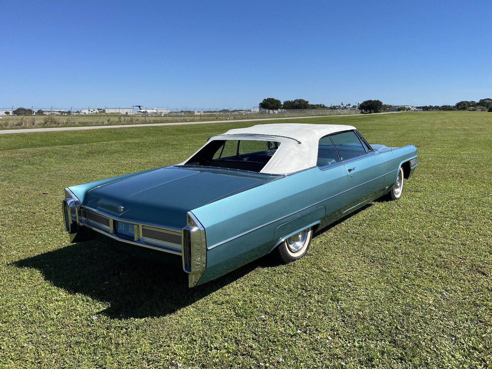Cadillac-DeVille-1965-Convertible-15