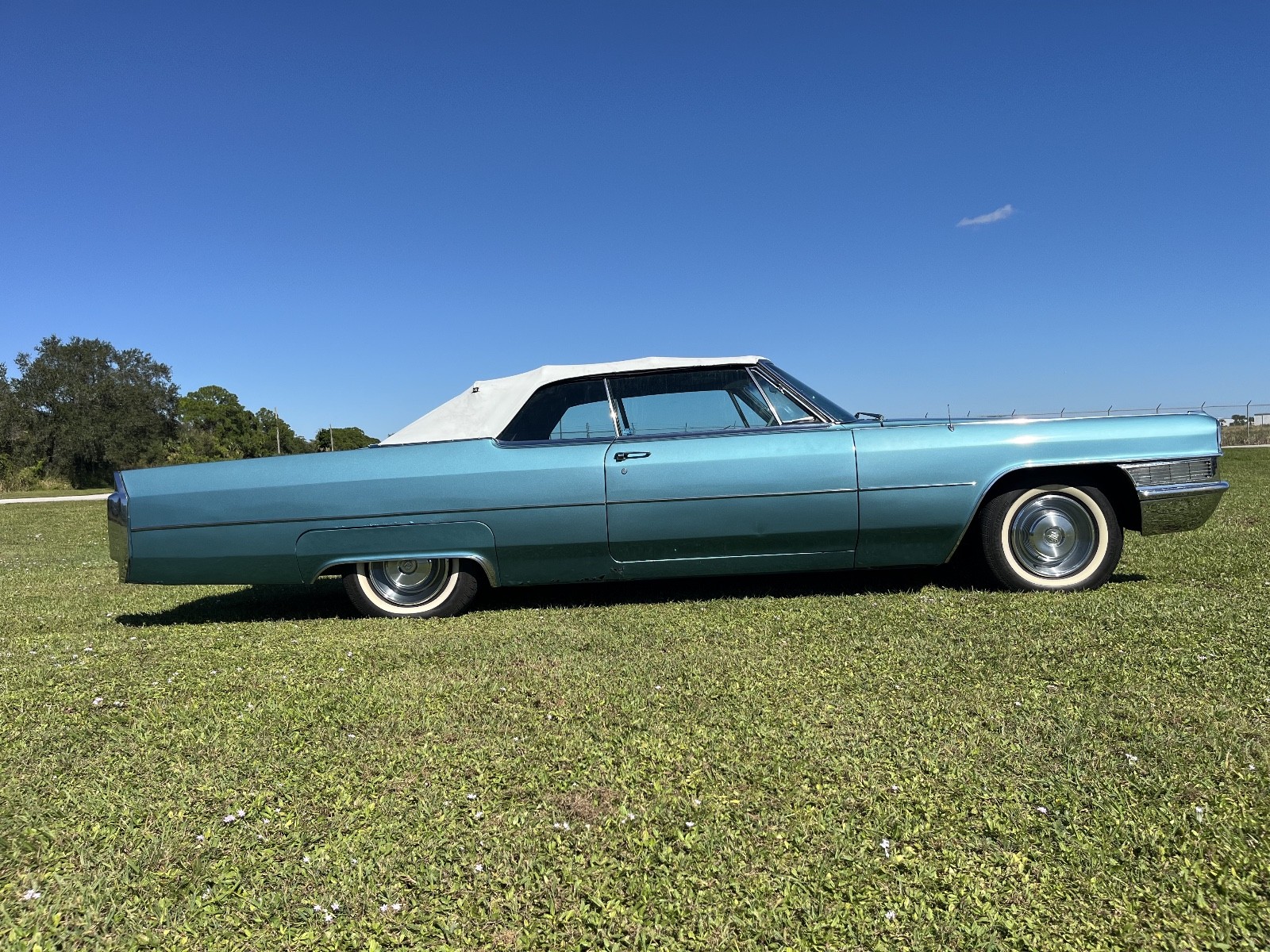 Cadillac-DeVille-1965-Convertible-17