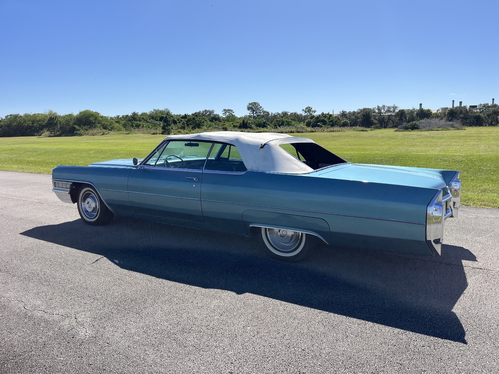 Cadillac-DeVille-1965-Convertible-7