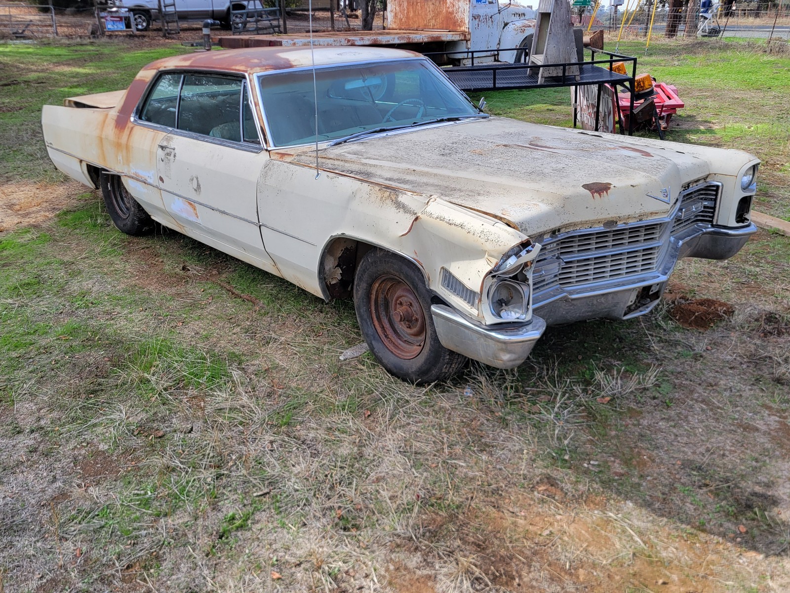 Cadillac-DeVille-1966-2