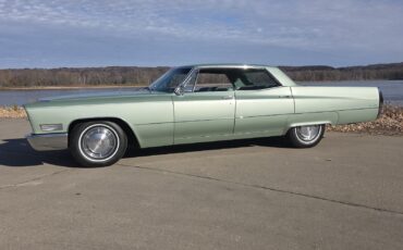 Cadillac-DeVille-1967-Sedan-1