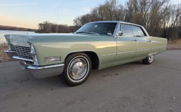 Cadillac-DeVille-1967-Sedan-26