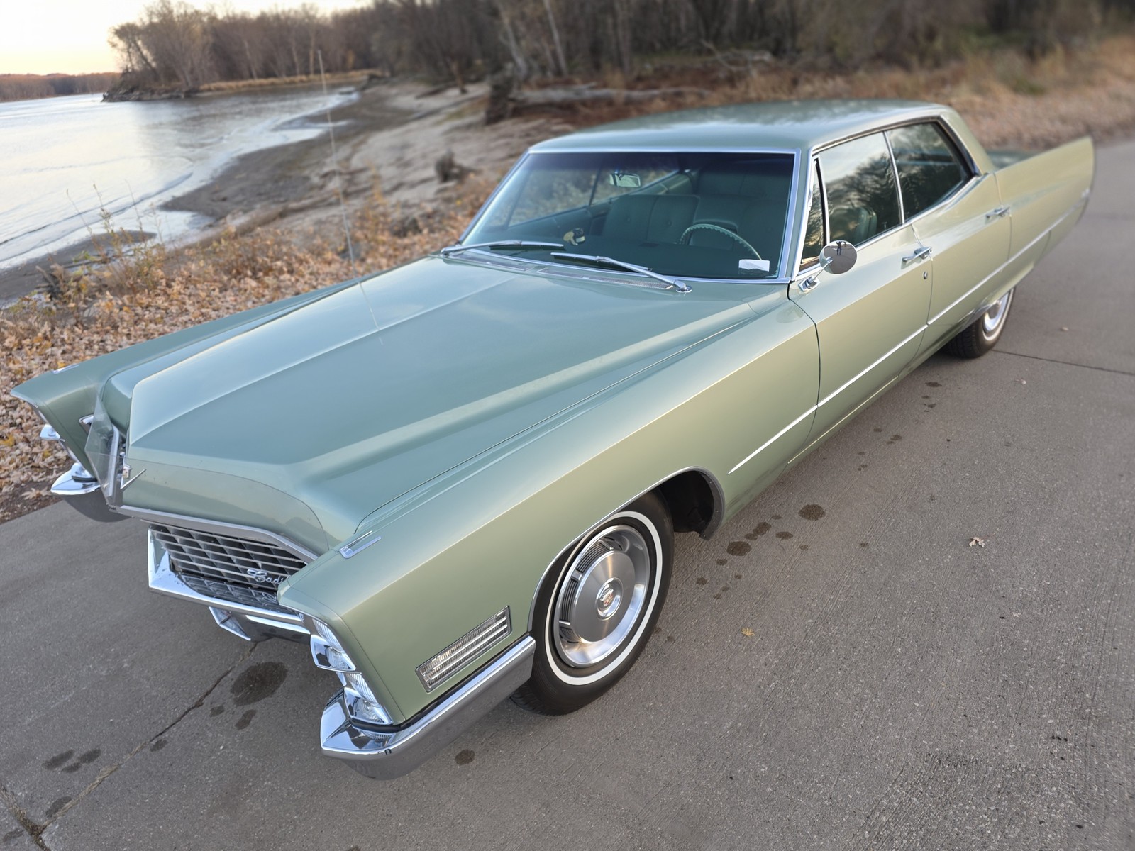 Cadillac-DeVille-1967-Sedan-27