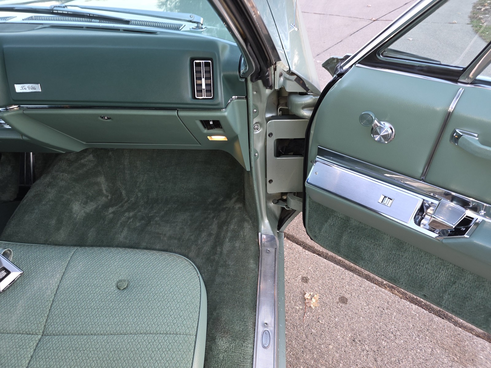 Cadillac-DeVille-1967-Sedan-33