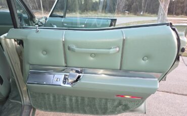 Cadillac-DeVille-1967-Sedan-35