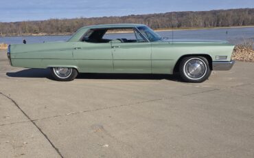 Cadillac-DeVille-1967-Sedan-7