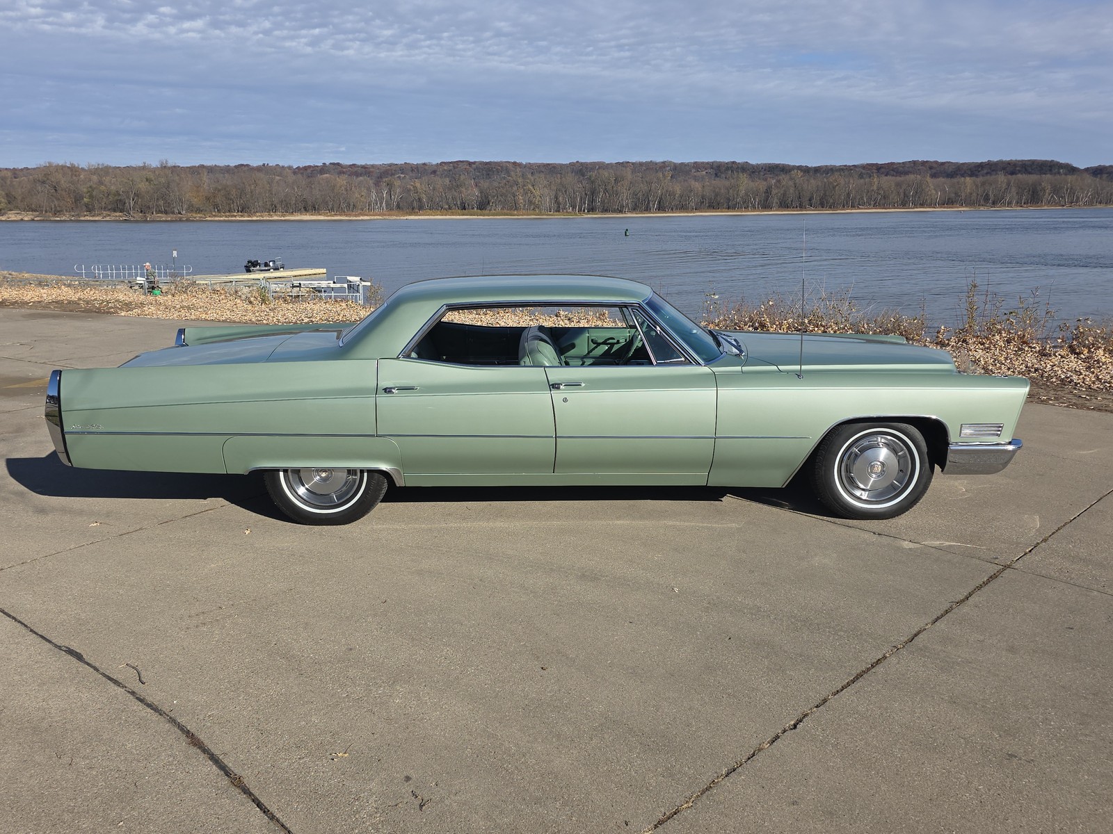 Cadillac-DeVille-1967-Sedan-8