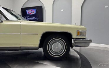 Cadillac-DeVille-1976-11