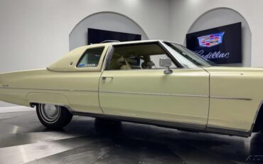 Cadillac-DeVille-1976-12