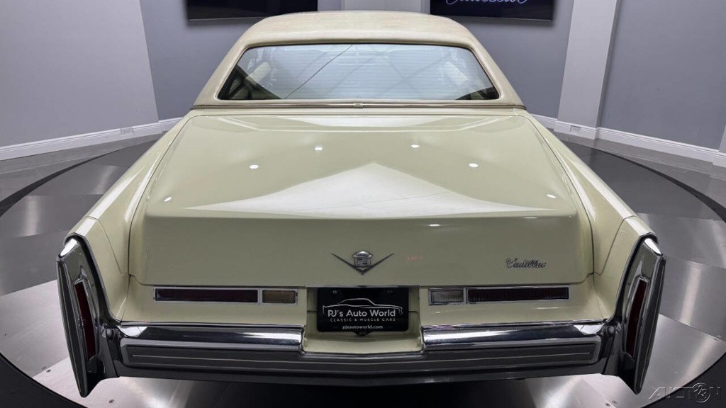 Cadillac-DeVille-1976-18