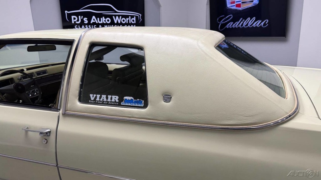 Cadillac-DeVille-1976-22