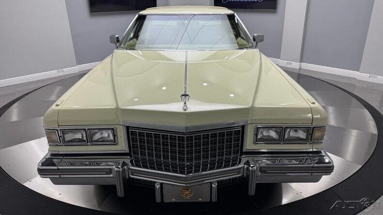 Cadillac-DeVille-1976-8