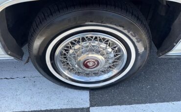 Cadillac-DeVille-1989-Sedan-11