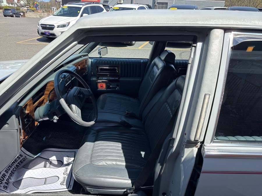 Cadillac-DeVille-1989-Sedan-14