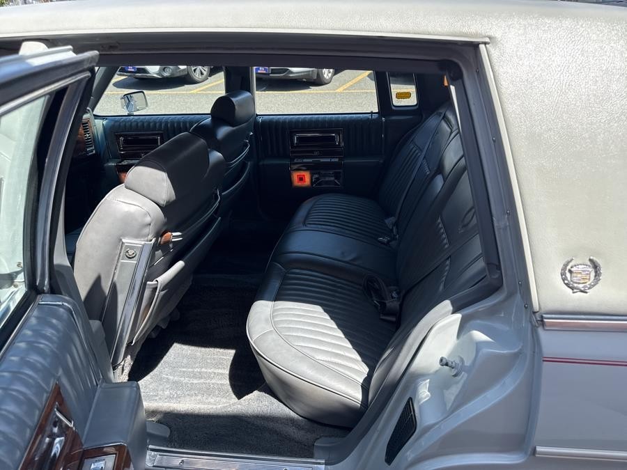 Cadillac-DeVille-1989-Sedan-17