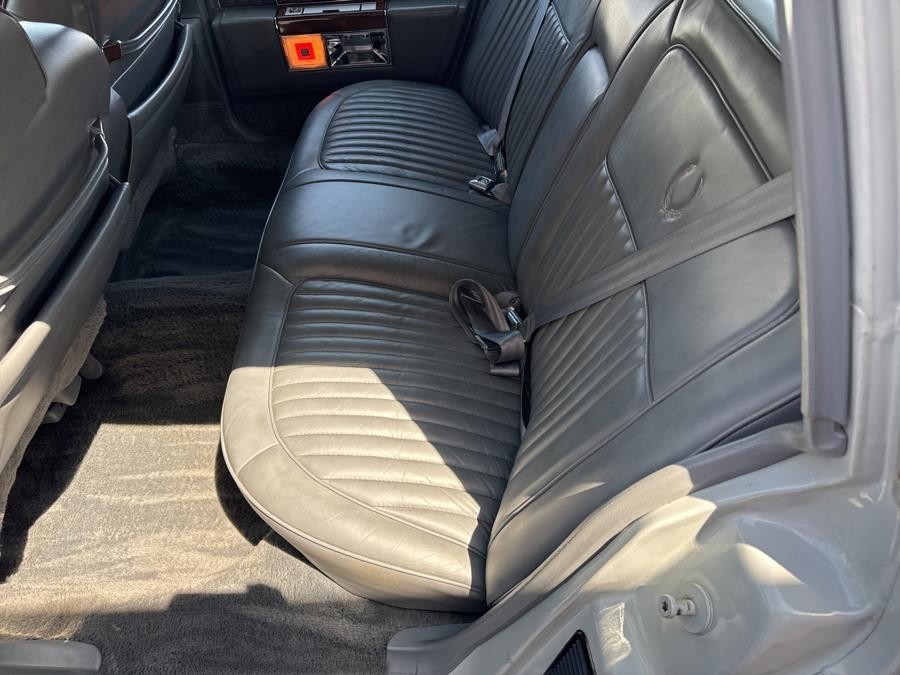 Cadillac-DeVille-1989-Sedan-18