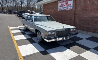 Cadillac-DeVille-1989-Sedan-2