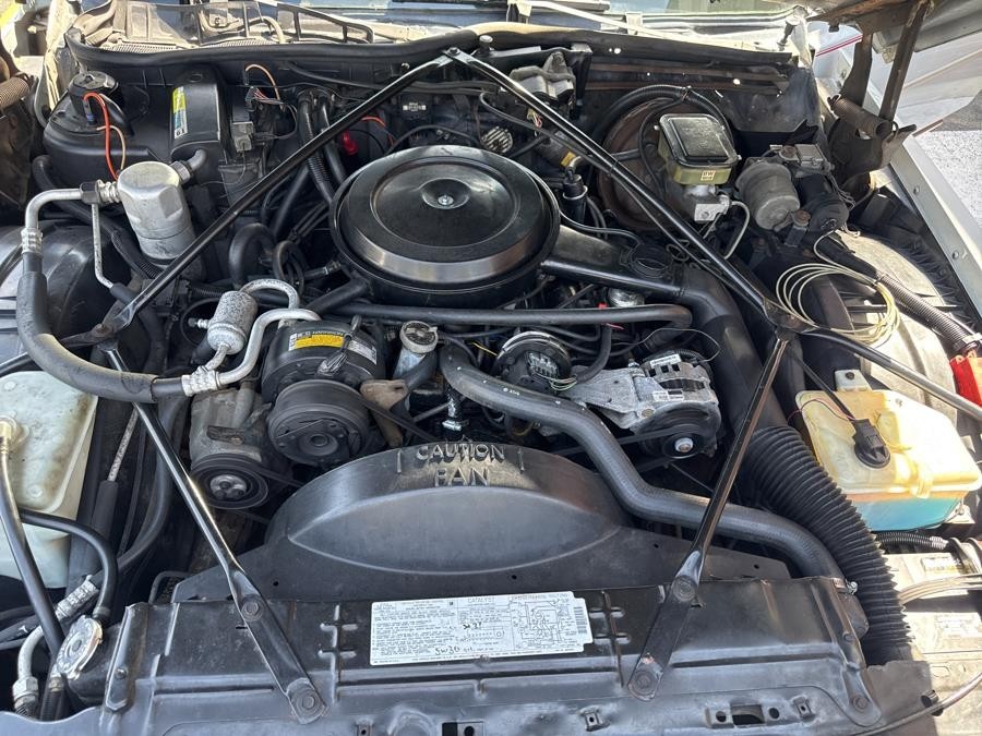 Cadillac-DeVille-1989-Sedan-21