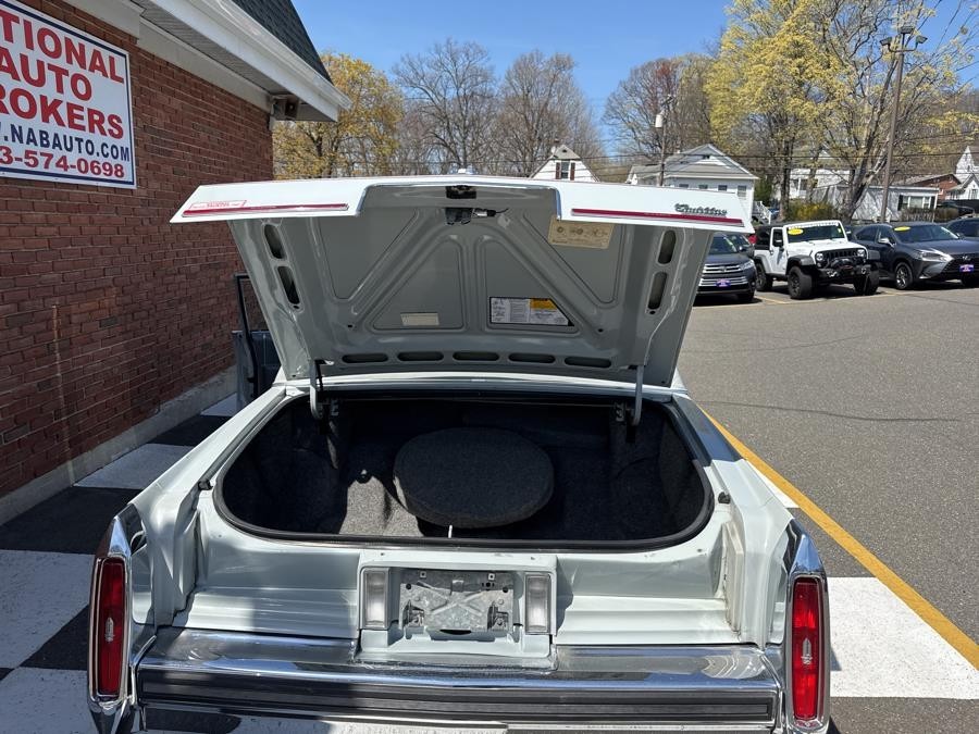 Cadillac-DeVille-1989-Sedan-22