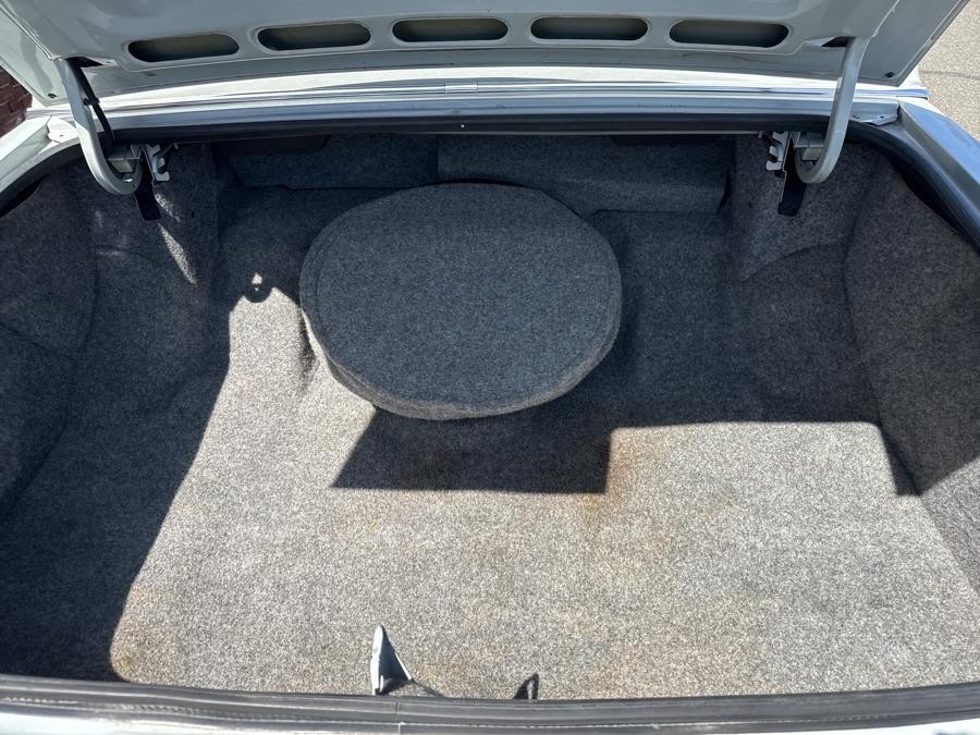 Cadillac-DeVille-1989-Sedan-23