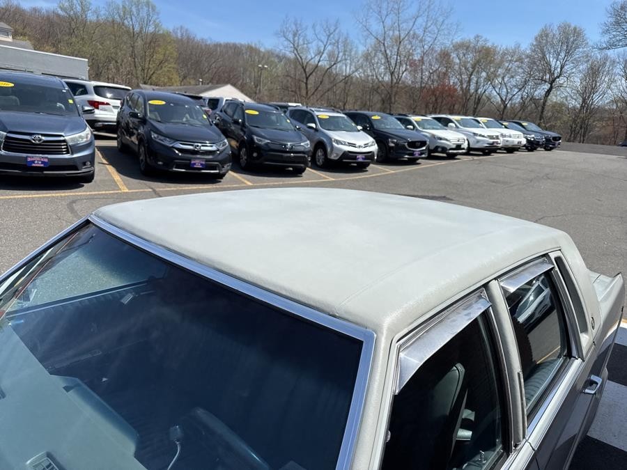 Cadillac-DeVille-1989-Sedan-8