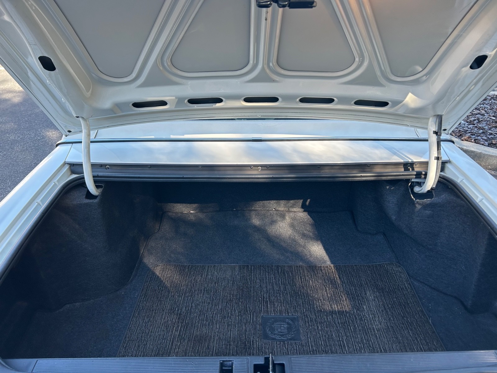 Cadillac-DeVille-1992-Coupe-33