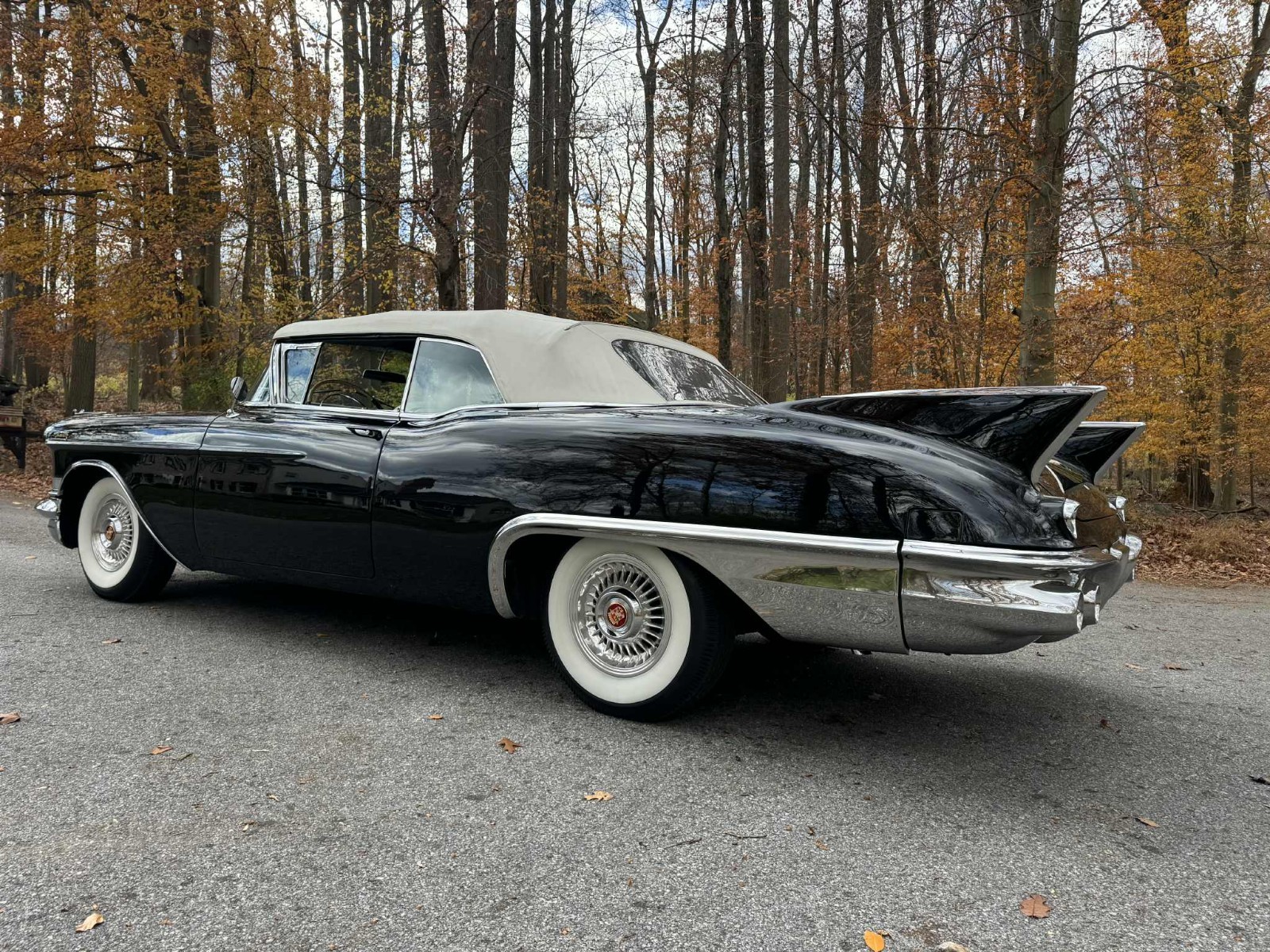 Cadillac-Eldorado-1957-Convertible-3