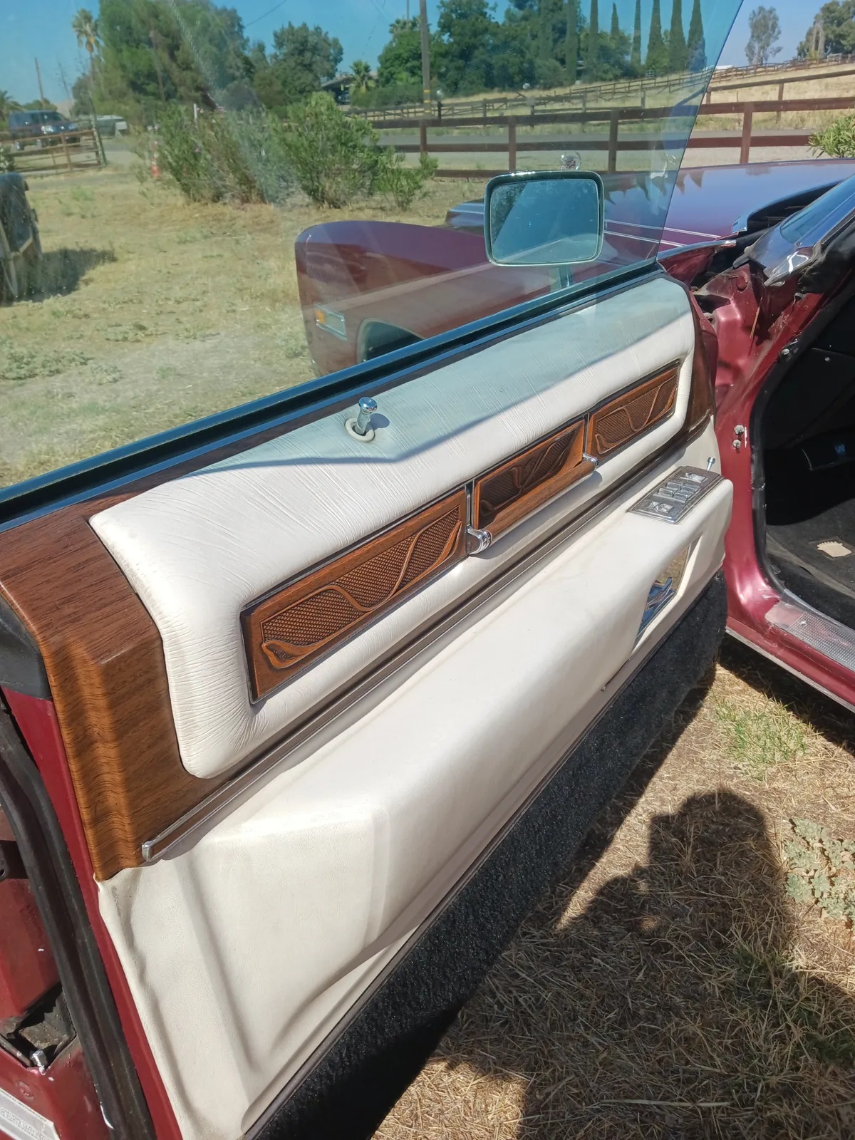 Cadillac-Eldorado-1974-Desert-Rose-White-3